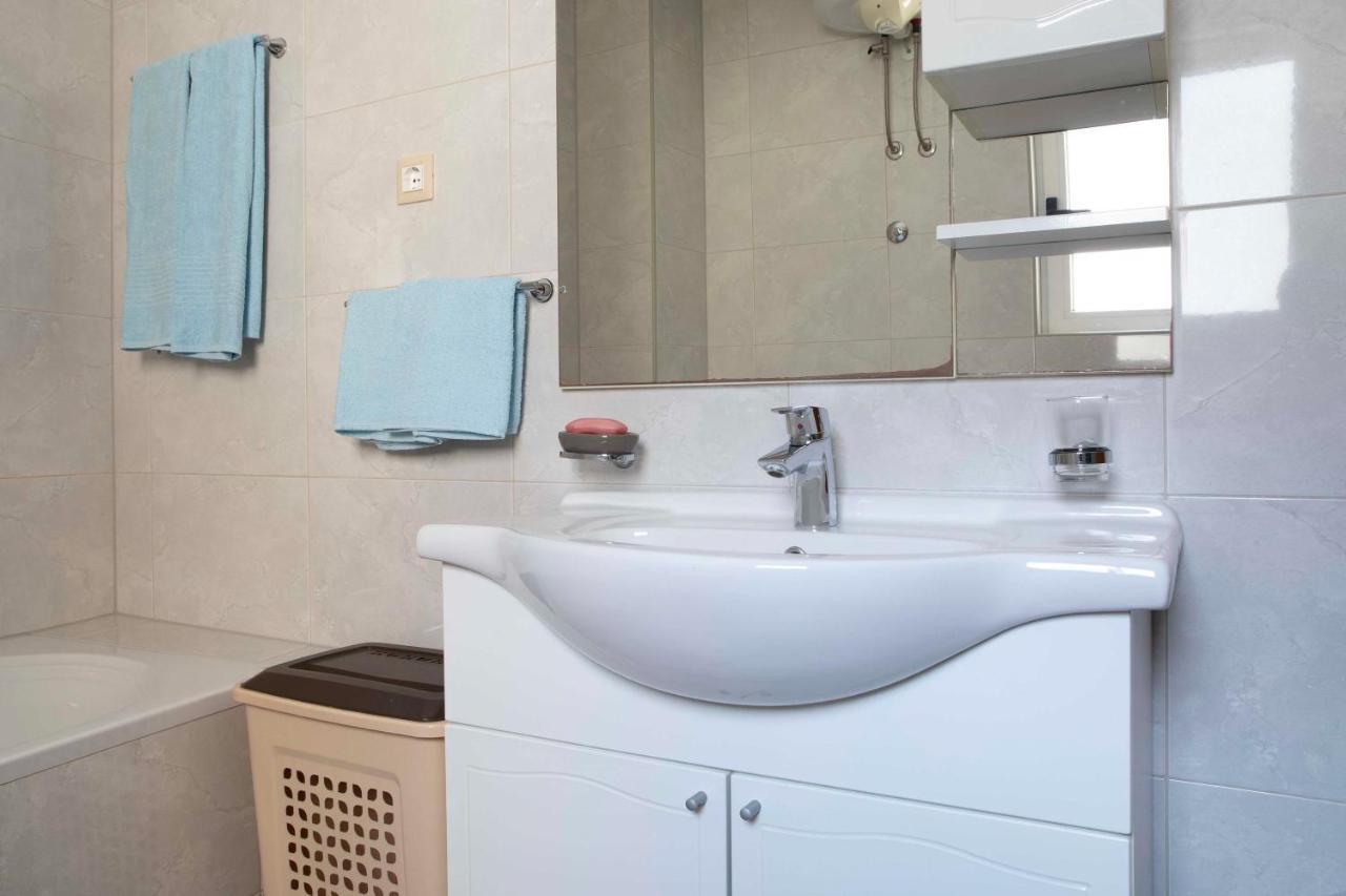 Apartment Ivana - Sea View With Garage Makarska
