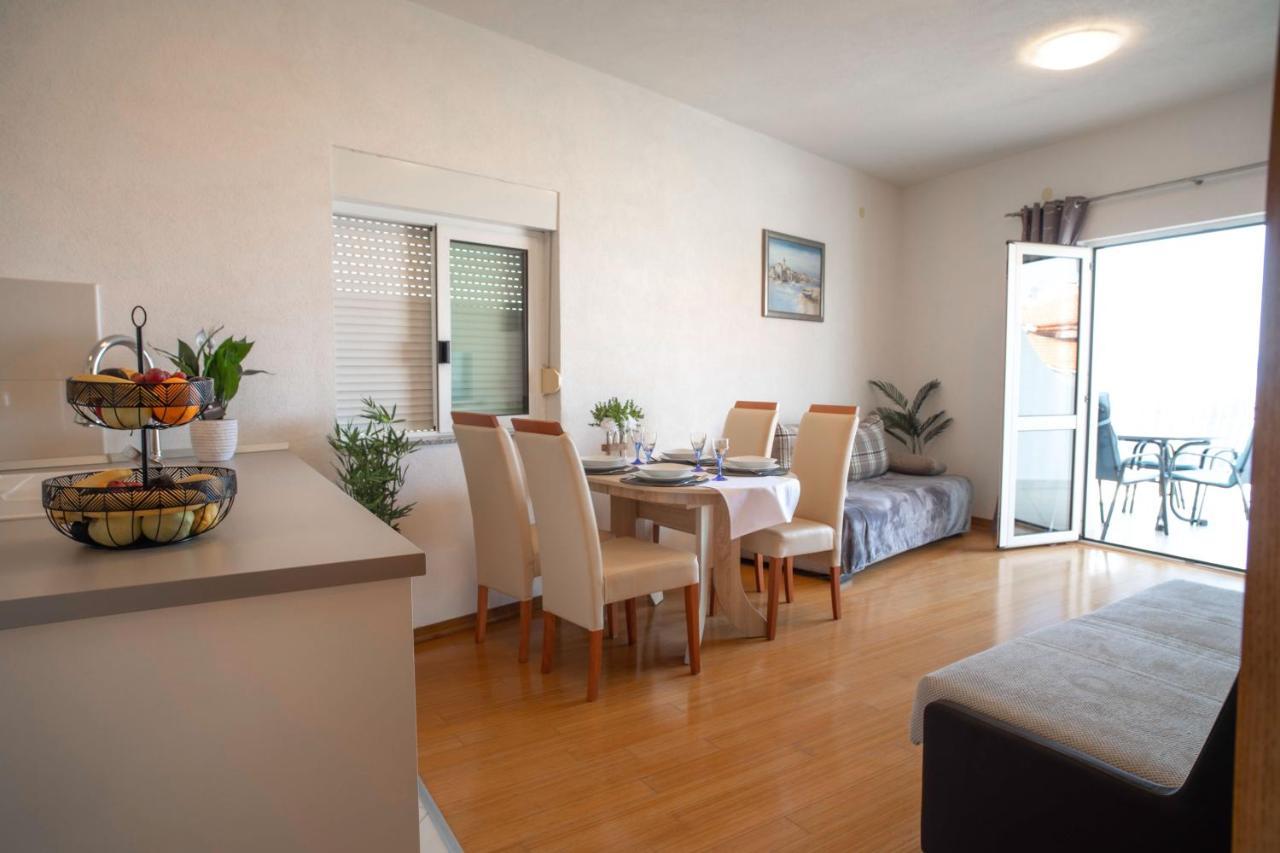 Ivana - Sea View With Garage Makarska