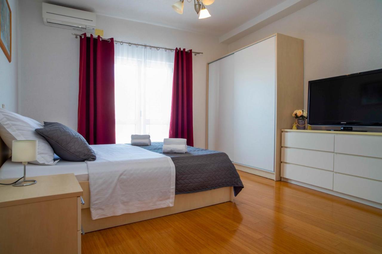 Apartment Ivana - Sea View With Garage *